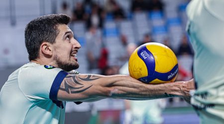 Após defender time da Bulgária, central Victor Babu chega ao Vôlei São José