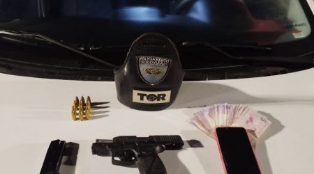 Homem é preso com arma escondida no carro na Carvalho Pinto