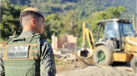 Ubatuba: Polícia Ambiental realiza ação contra invasão e degradação na Mata Atlântica
