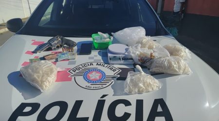 Homem é preso por tráfico de drogas e porte ilegal de arma durante operação da PM em Canas