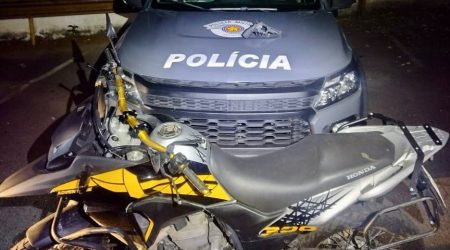 Pindamonhangaba: indivíduo tenta fugir, mas é preso por roubo de motocicleta