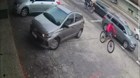 Indivíduo que pedia dinheiro na rua furta bicicleta no Jardim Satélite em São José dos Campos