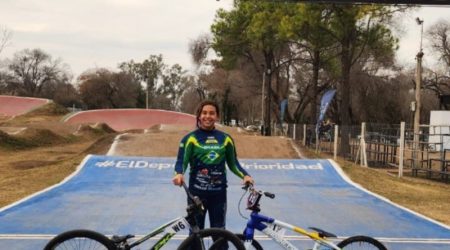 Joseense Manu Ramos é campeã sul-americana de BMX na Argentina