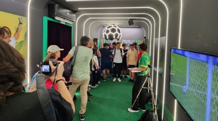 Caravana do Futebol Feminino estaciona em shopping de São José dos Campos