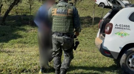 Homem foragido da Justiça é preso praticando crime ambiental em Cunha