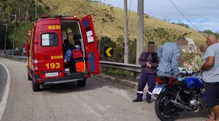 Acidente de moto na Rio-Santos deixa jovem ferido em Caraguatatuba