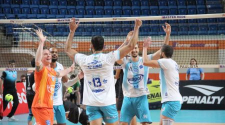 Vôlei São José entra na zona de classificação para os playoffs após vencer Mogi