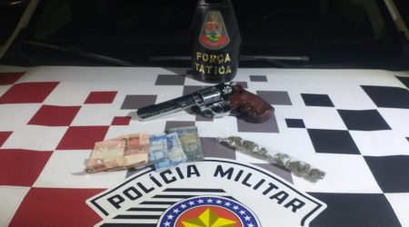 Em Canas, homem é preso com tráfico de drogas e porte ilegal de arma