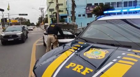 Veículo roubado no RJ é recuperado em Jacareí pela PRF