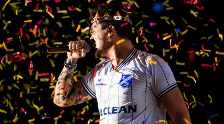 Luan Santana usa camiseta do Taubaté FC durante show no Expo Rodeo em Taubaté