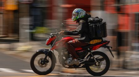 Motociclistas profissionais terão acesso gratuito a curso obrigatório