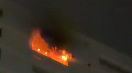 Corpo de Bombeiros atuou em incêndio em apartamento na Vila Branca, em Jacareí, na madrugada desta sexta-feira (31).