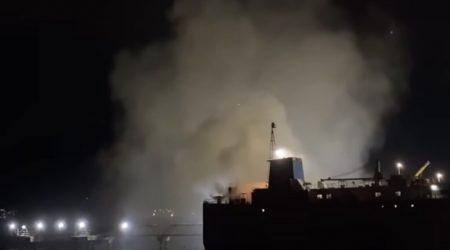 Incêndio navio no Porto de São Sebastião/ Foto: Diário Caiçara