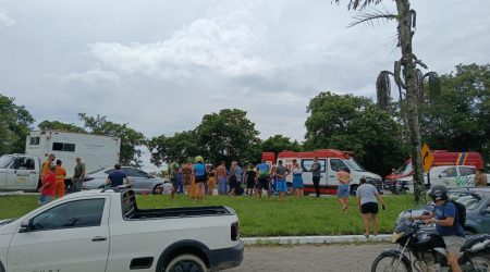 Motociclista ficou ferido após colisão envolvendo caminhão do DER em Ubatuba