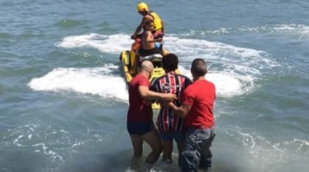 Jovem de 16 anos foi resgatado após sofrer ferimento durante trilha entre praias em Ubatuba.