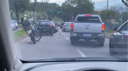 Engavetamento Avenida dos Astronautas causa trânsito