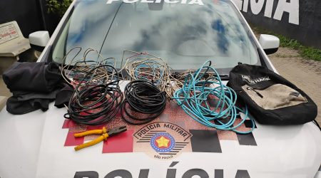 Homem foi preso em flagrante após tentativa de fuga pelo telhado de residência em Ubatuba