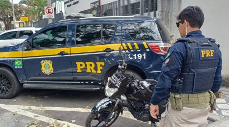 Homem foi preso em flagrante após mulher denunciar cárcere privado durante abordagem da PRF