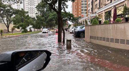 Alagamentos: Travessias elevadas seguem causando transtornos