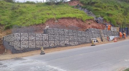 Região norte recebe muro de contenção e manutenção hidráulica