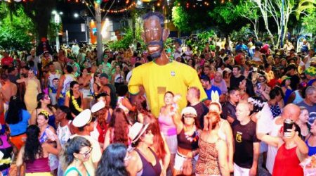 Carnaguá Folia 2026 reúne blocos e movimenta folia em Caraguatatuba