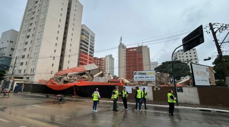 Após implosão, retirada dos escombros deve durar 1 mês; 9 mil toneladas serão trituradas e reutilizadas