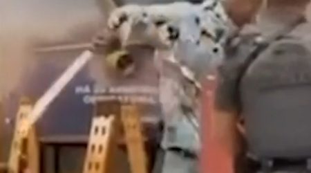 Em surto, homem com espada é contido pela PM no Aeroporto de Viracopos, em Campinas