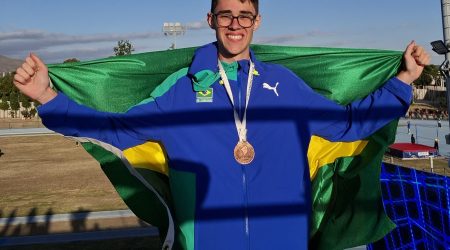 Atleta de São José é bronze no Sul-Americano de Atletismo
