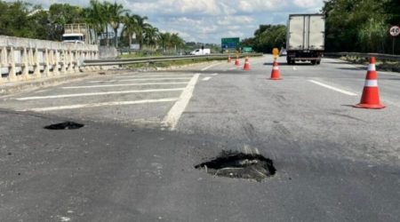 Interdição na Floriano, em Taubaté, altera trânsito após problema estrutural no km 4,1
