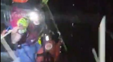 Casal de jovens é resgatado após 'cabeça d'água' em cachoeira de Ilhabela durante chuvas inte