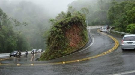 Devido à neblina, manutenção na Rodovia Oswaldo Cruz em Ubatuba é suspendida