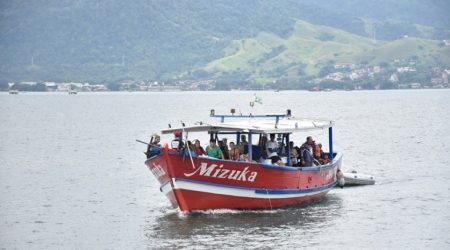 Grupo foi transportado por traineira após interdição da Estrada-Parque de Castelhanos