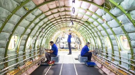 : Embraer abre vagas para curso gratuito voltado à produção aeronáutica