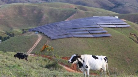 A energia limpa vem de uma fazenda de módulos fotovoltaicos em Cachoeira Paulista, cidade que tem alto índice de densidade solar - Foto: Claudio Vieira/PMSJC
