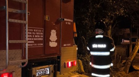 Incêndio em casa em Ubatuba deixa homem de 29 anos com queimaduras graves