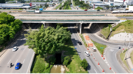 interdição na avenida Deputado Benedito Matarazzo e Mário Covas para obras da CCR RioSP no Córrego do Vidoca.