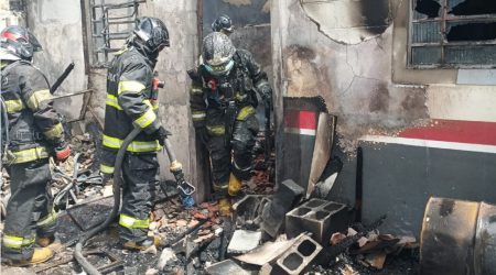 Incêndio em sala comercial mobiliza Bombeiros na avenida Francisco José Longo, em São José dos Campos