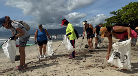 Mutirão Ondas Limpas recolhe 115 kg de lixo na Praia do Indaiá, em Caraguatatuba