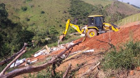 Loteamento irregular no Turvo tem obra demolida após descumprimento de embargo
