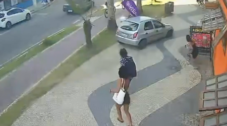 Jovem sem habilitação e alcoolizado invade calçadão na Martim de Sá