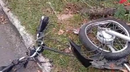 Motociclista fica ferido com gravidade após bater em árvore na zona leste de São José dos Campos