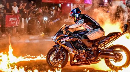 Manobras radicais em motos e encontro de carros antigos movimentam São José neste domingo