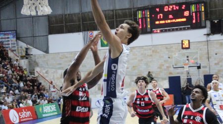 São José luta, mas é superado pelo Flamengo no Linneu!