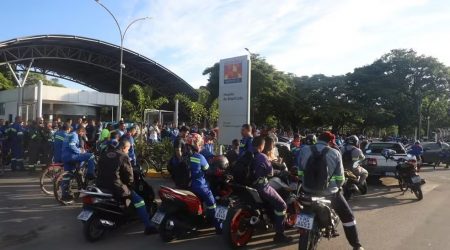 Trabalhadores protestam em fábrica de Pinda após morte de funcionaria