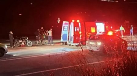 Motociclista morre na Rodovia Oswaldo Cruz após colisão com cavalos soltos em Taubaté