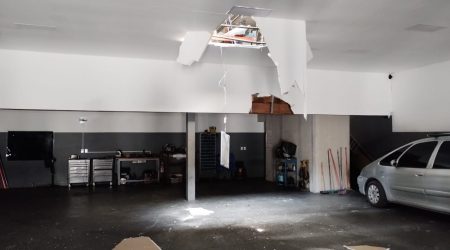 Piloto de paraglider de 57 anos cai em telhado de comércio em Caraguá!