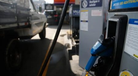 Procon de Caraguatatuba fiscaliza preços de combustíveis após alta internacional