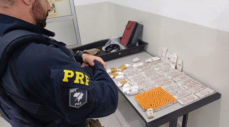Medicamentos emagrecedores proibidos avaliados em R$ 250 mil são apreendidos pela PRF