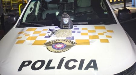 Rumo ao litoral, dupla é presa com 530g de skunk na Carvalho Pinto