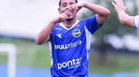 Endiabrado, baixinho Rikelmi marcou dois belos gols no Brunão!